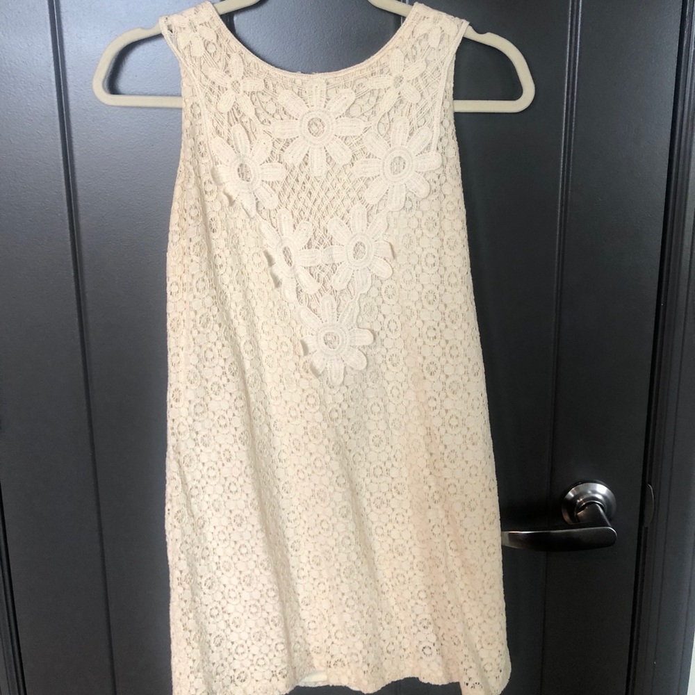 Creme color lace appliqué shift dress